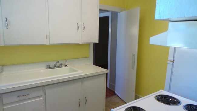 Building Photo - 212 Janeway