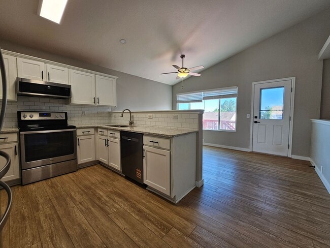 Foto del edificio - 3 Bed 3 Bath House in 80923!!