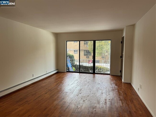 Building Photo - 252 Collignon Way