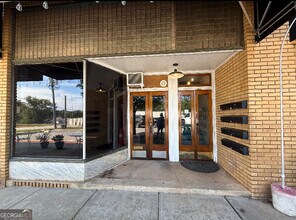 Building Photo - 359 Railroad St
