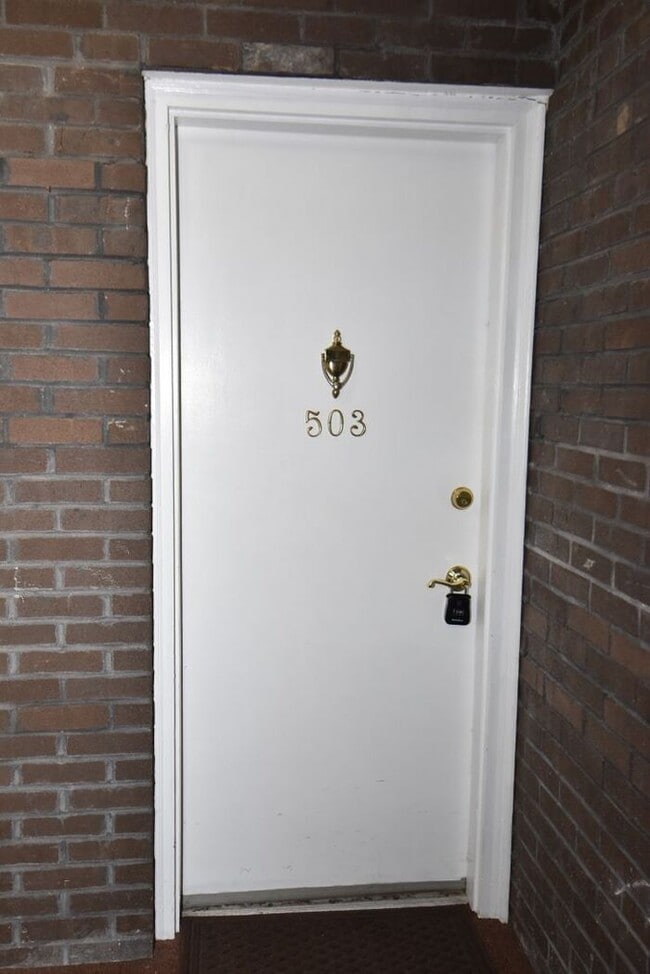 Building Photo - 2 bed 1 bath Topsfield Condo
