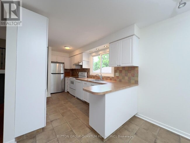 Building Photo - 4262 Jefton Crescent
