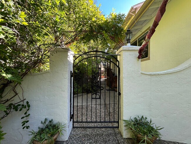 Photo - 2 Bed, 2.5 Bath Walnut Creek Home – Peacef...