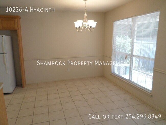 Foto del edificio - 3/2 Duplex in China Spring ISD