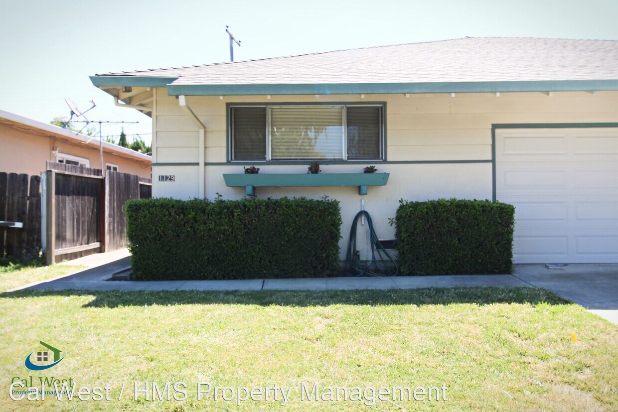 Primary Photo - 1127-1129 White Dr
