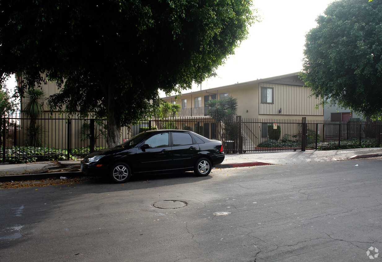 Primary Photo - 810-814 N Eucalyptus Ave