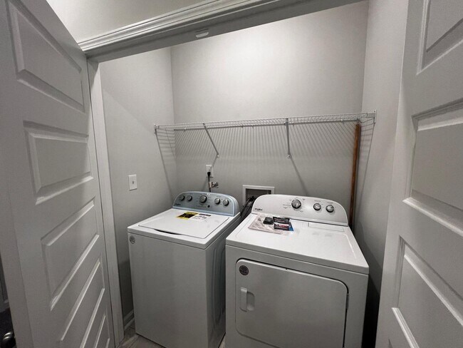 Building Photo - Enjoy this late 2023-built home with all t...