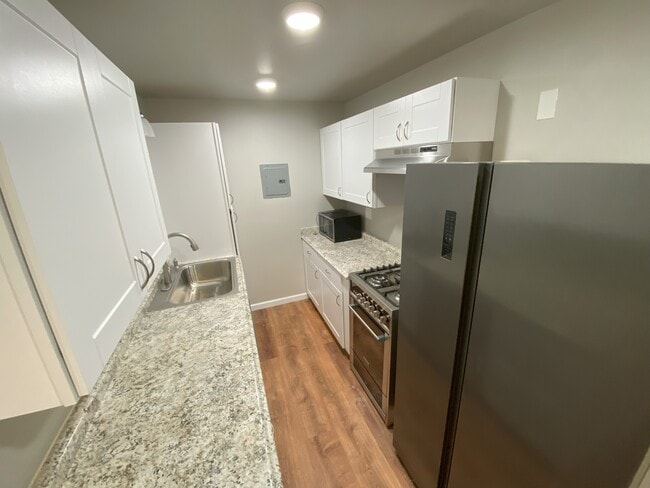 Building Photo - 1120 Eagle View Dr