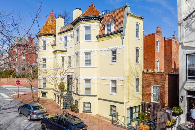 Building Photo - 1531 31st St NW