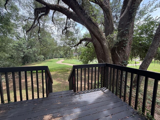 Building Photo - 2 story townhome on Hilaman golf course!