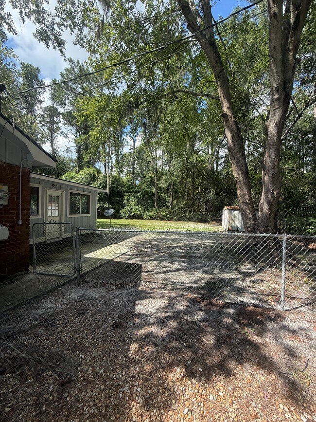 Building Photo - 814 Kelly Dr
