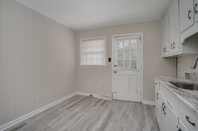 Foto del edificio - 307 Fairview Ave SW