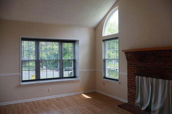 Foto del edificio - 14 Redwood Ln