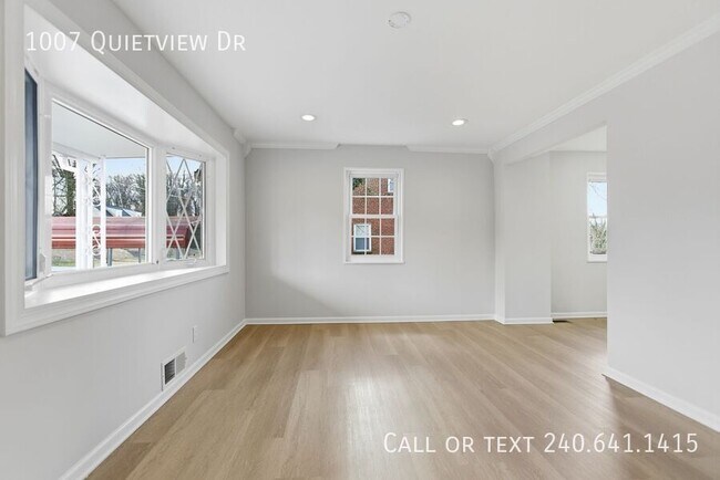 Foto del edificio - 1007 Quiet View Dr