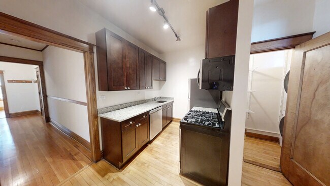 Foto del edificio - 3765 N Lakewood Ave