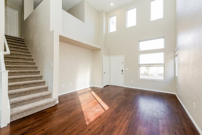 Foto del edificio - 8104 Finch Feather St