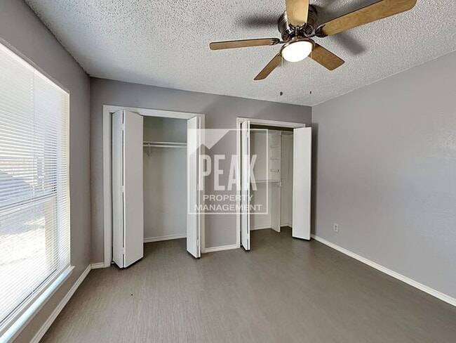 Building Photo - $1,475! 2/Bed1.5Bath duplex in Arlington!