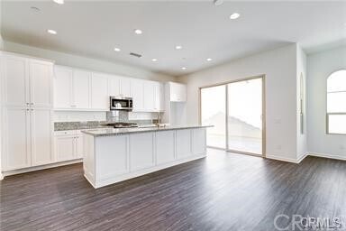 Building Photo - 143 Primrose Dr