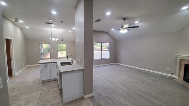 Building Photo - 13719 Greinert Dr