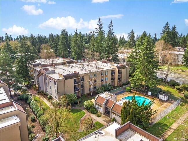 Bellevue Manor - 14640 NE 32nd St