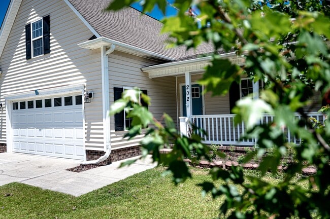 Building Photo - 202 Croatan Woods Dr