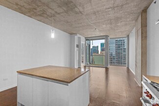 Building Photo - 600 N Fairbanks Ct