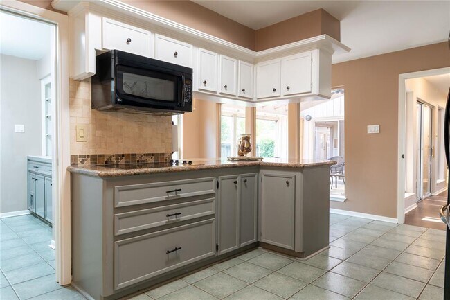 Building Photo - 3002 Redwood Lodge Dr