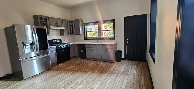 Building Photo - 2118 W Tioga St