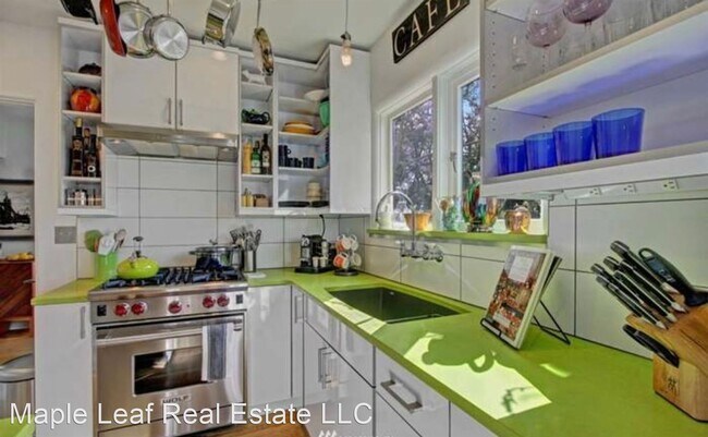 Building Photo - 4 br, 3 bath House - 11 W Smith St