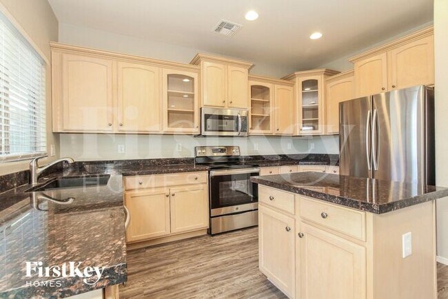 Building Photo - 835 E Bradstock Way