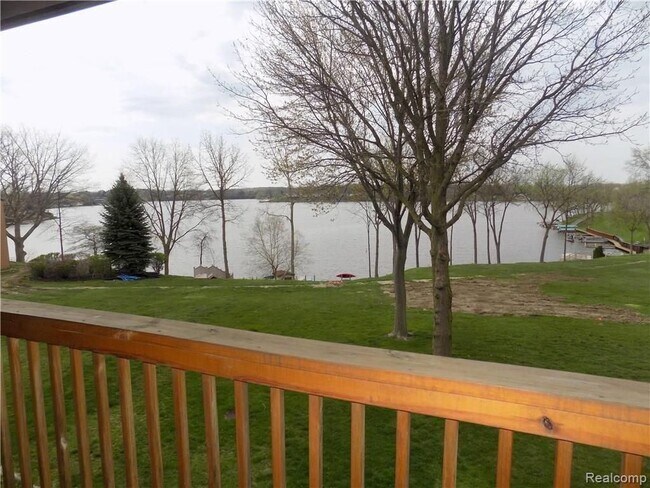 Foto del edificio - 48195 Bayshore Dr