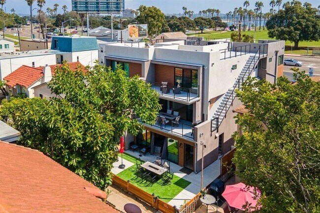 Foto del edificio - 823 Island Ct