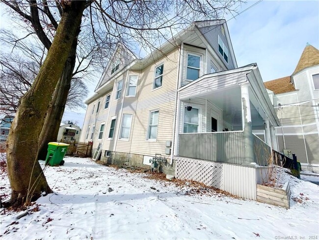 Building Photo - 261 Willow St