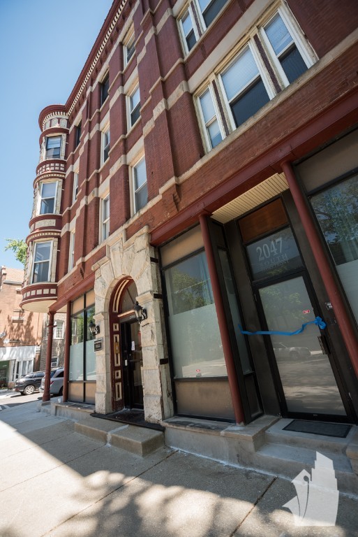 Building Photo - 2049 N Hoyne Ave