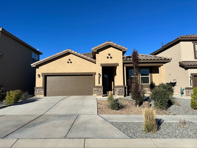 Building Photo - Beautiful Spacious Home!! Don't miss this ...