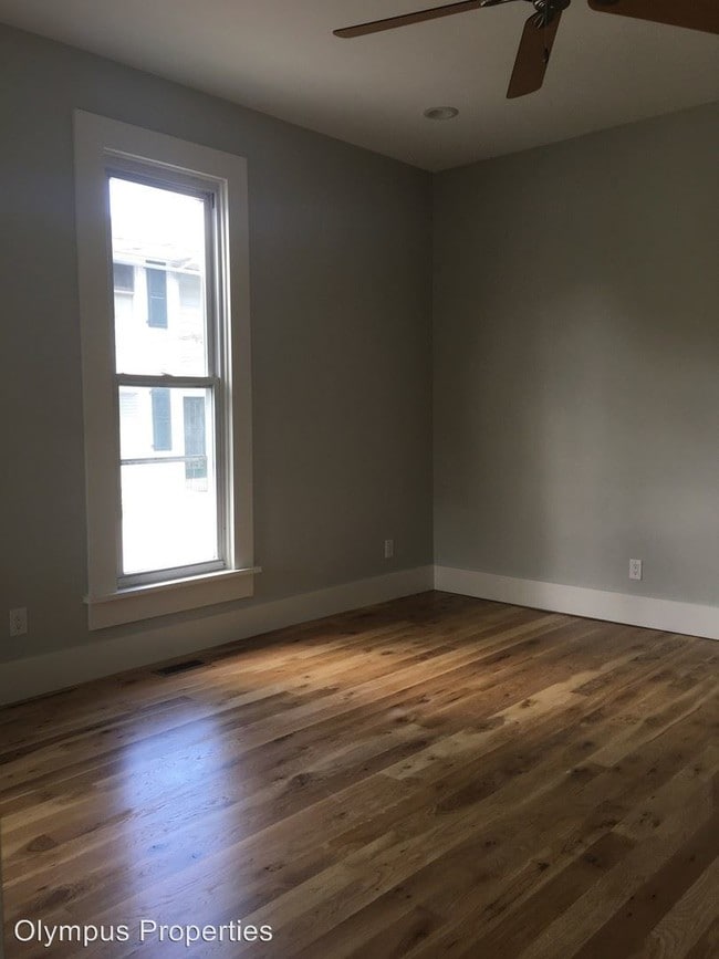 Building Photo - 5 br, 3 bath Room For Rent - 113 E 10th St