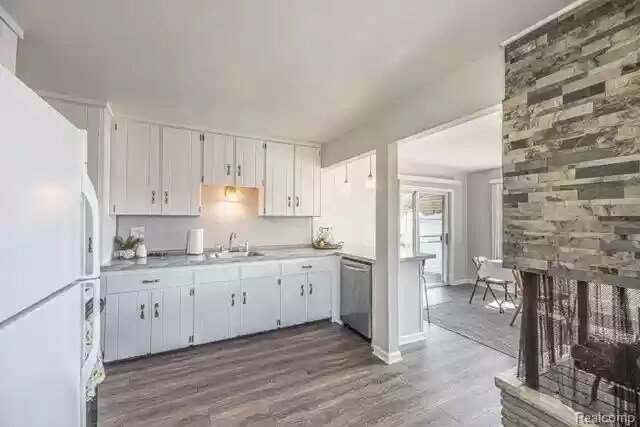 Building Photo - 6645 Merriman Rd