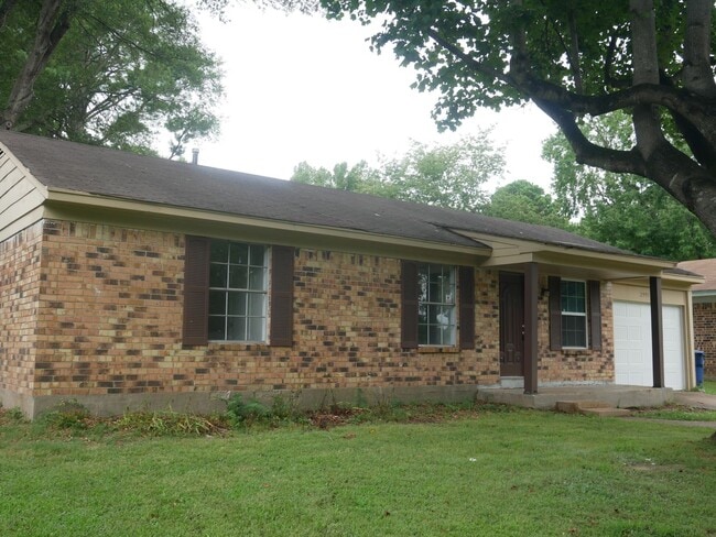 Building Photo - ****JUST REDUCED****2995 Meadowbrook Dr Ho...