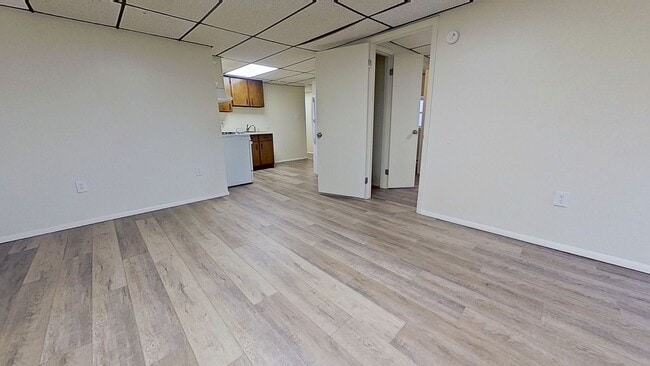 Building Photo - Cozy Second Floor Apartment