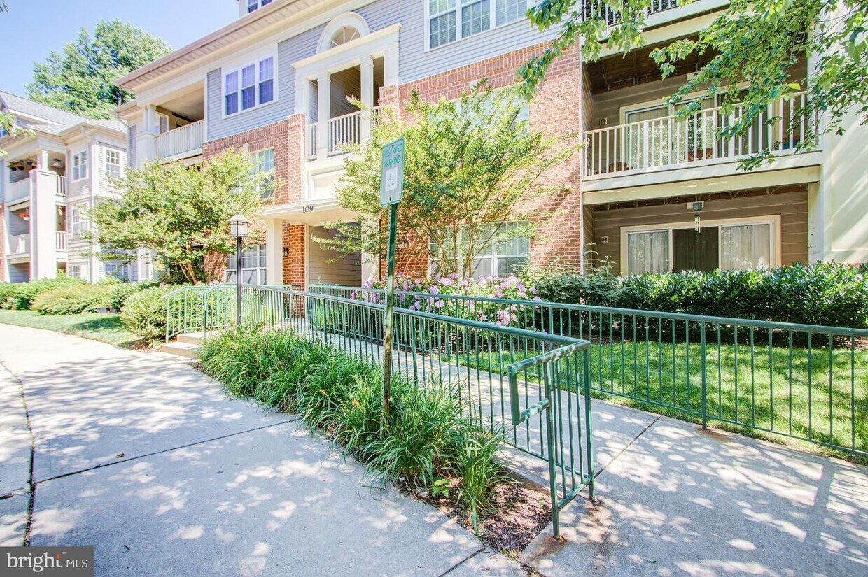 109 Timberbrook Ln Unit 203, Gaithersburg, MD 20878 Room for Rent in