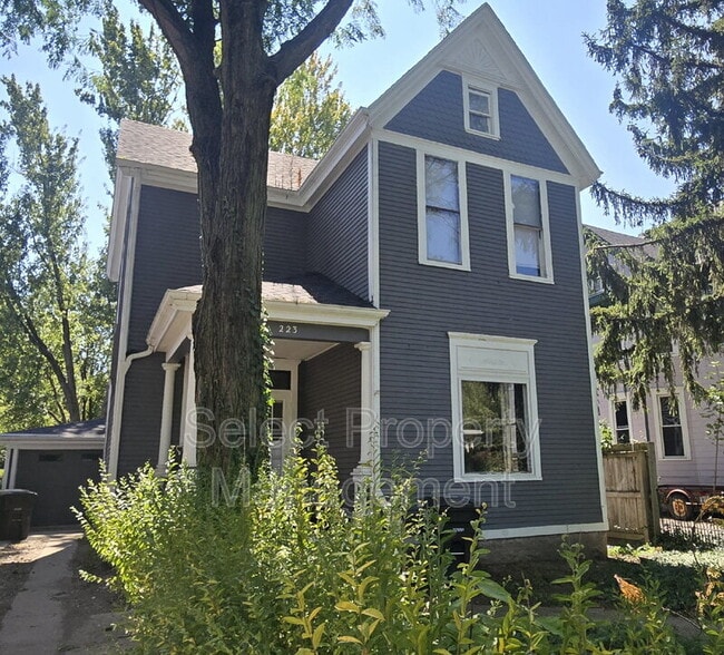 Building Photo - 223 W Woodland Ave