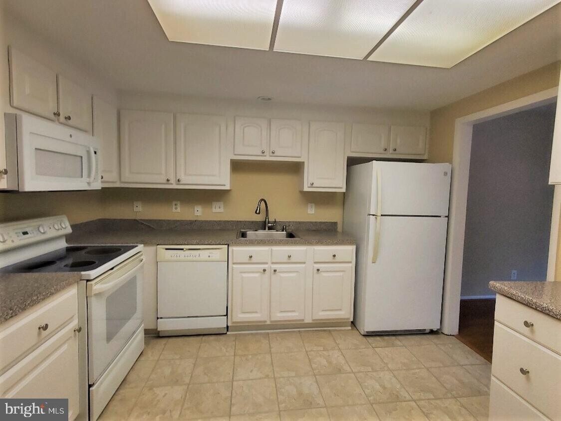 Primary Photo - 3511 Forest Edge Dr