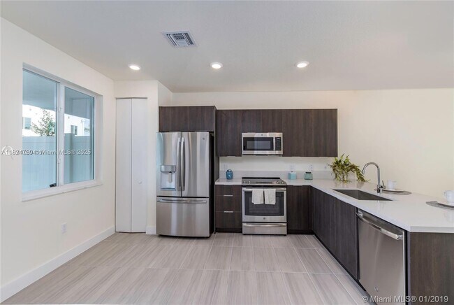 Foto del edificio - 10226 NW 64th Terrace