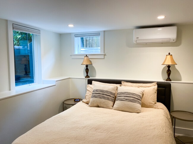 Bedroom (Queen) - 4535 43rd Pl NW
