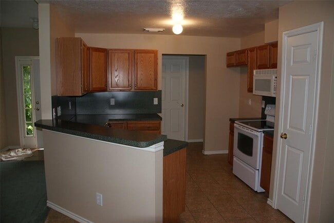 Building Photo - 8415 Reterio Dr
