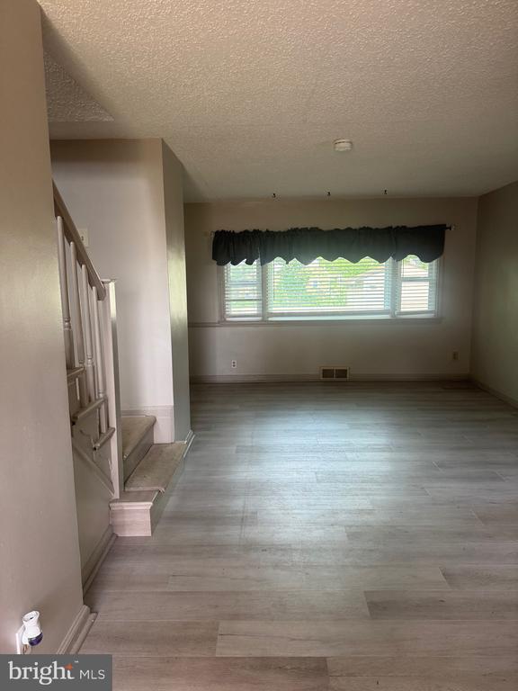 Building Photo - 39 N Pennewell Dr