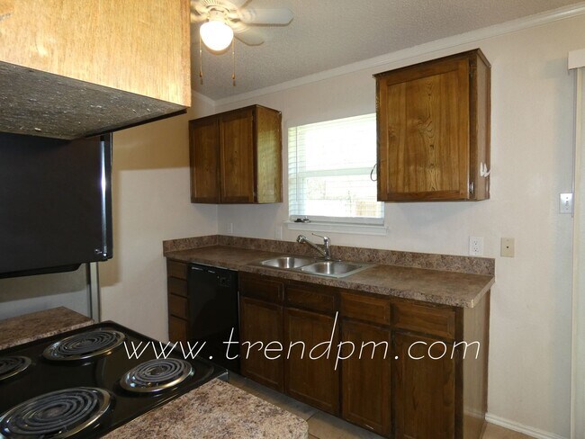 Building Photo - 6620 Levitt Dr