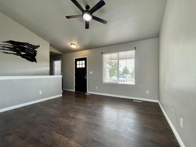 Building Photo - 3566 N Easter Dr