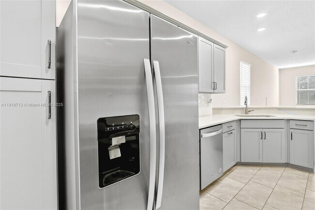 Foto del edificio - 4144 Greenway Dr