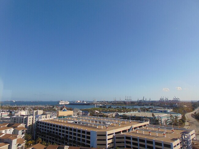 Foto del edificio - 360 W Ocean Blvd